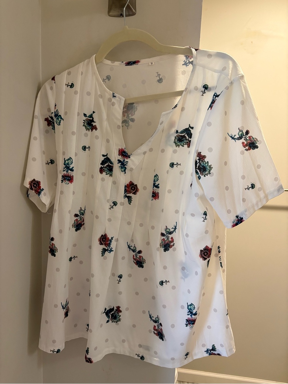 Feminine Floral Print Blouse White Short Sleeve Top Small - Picture 2 of 4